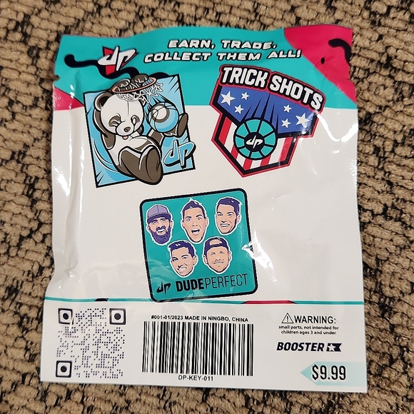 5 Dude Perfect keychains - Picture 3 of 12